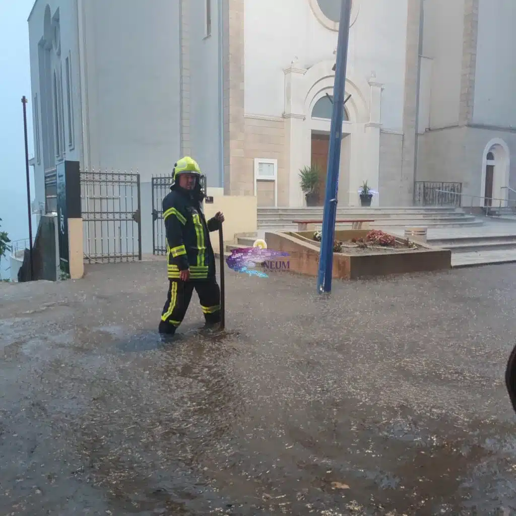 FOTO/VIDEO: Jutro nakon velikih bujica u Neumu još se sanira šteta, vozače se moli za oprez