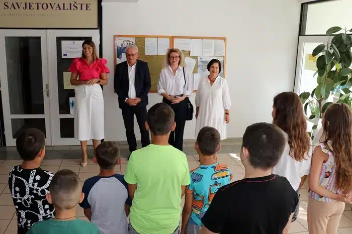 Dodjela torbi i školskog pribora za učenike iz socijalno ugroženih obitelji