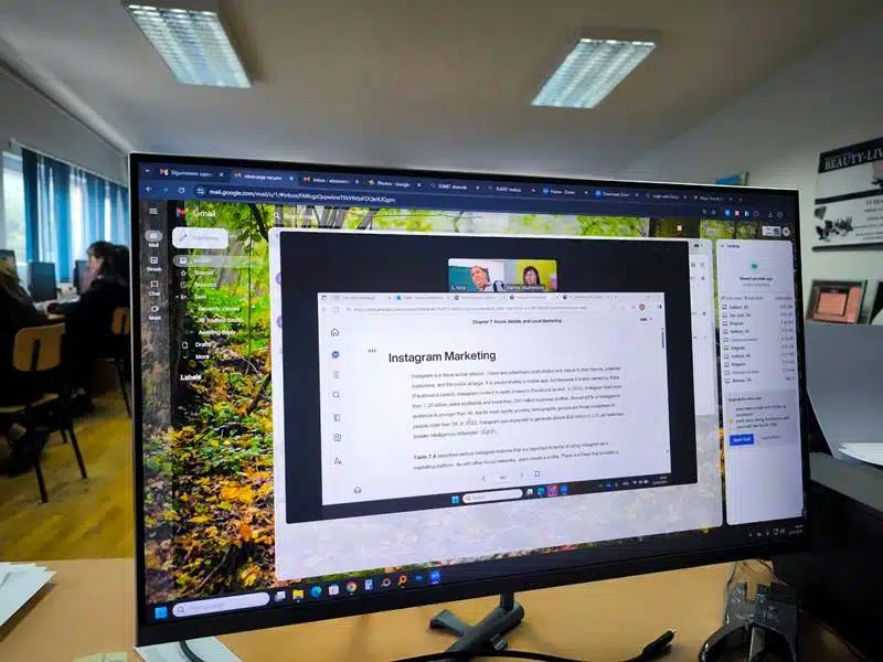 FOTO ČESTITKA: Srednja ekonomska škola Livno prva u BiH uvela digitalne udžbenike s umjetnom inteligencijom