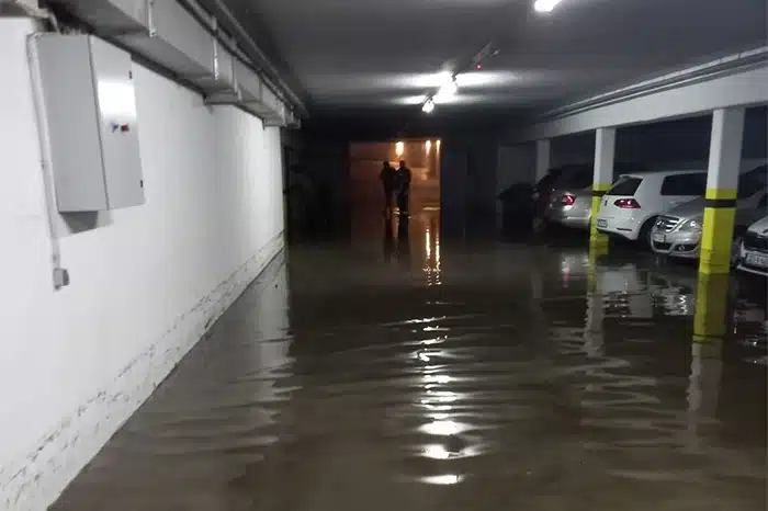 FOTO/VIDEO | Nevrijeme poharalo Neum: Objekti i ulice pod vodom