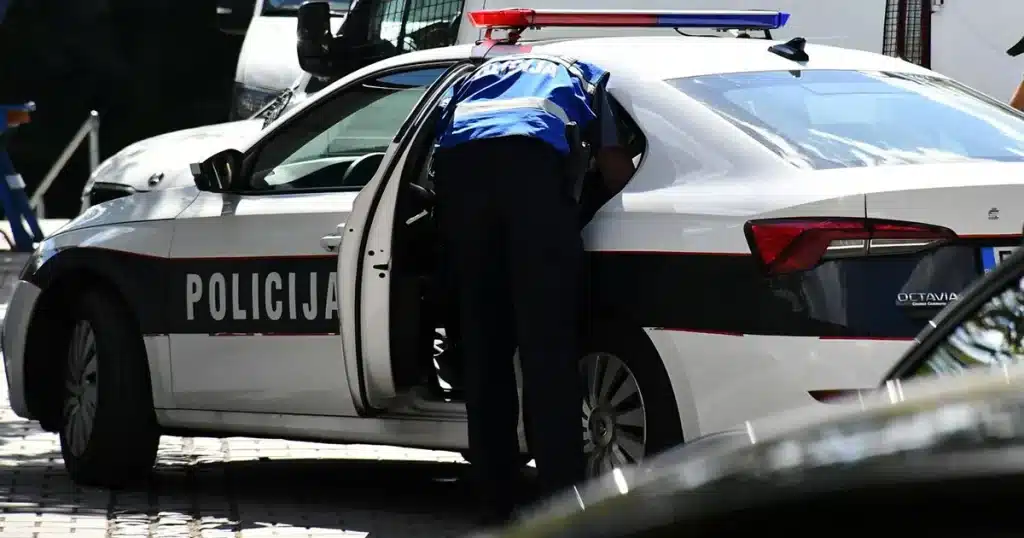 Policija u Posušju zaplijenila kokain u vrijednosti 200 000 KM i automatsku pušku