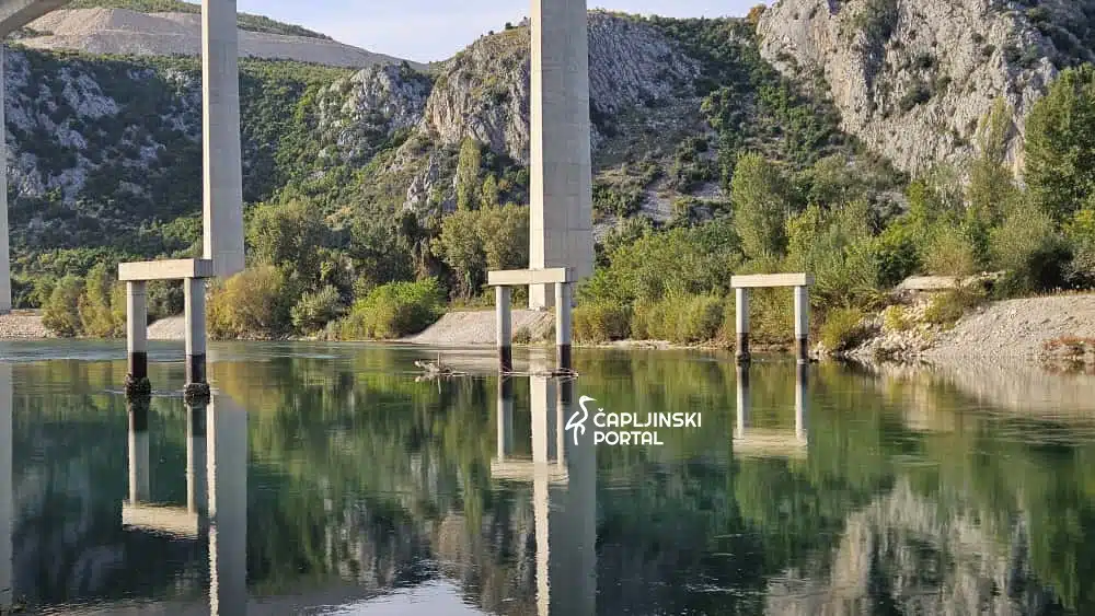 FOTO | Razmontiran most preko Neretve u Šurmancima