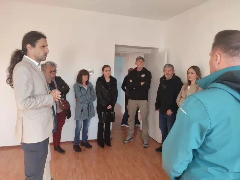 FOTO: Načelnik Kupresa Danko Jurič uručio ključeve novouređenog stana braniteljici Luci Bralj