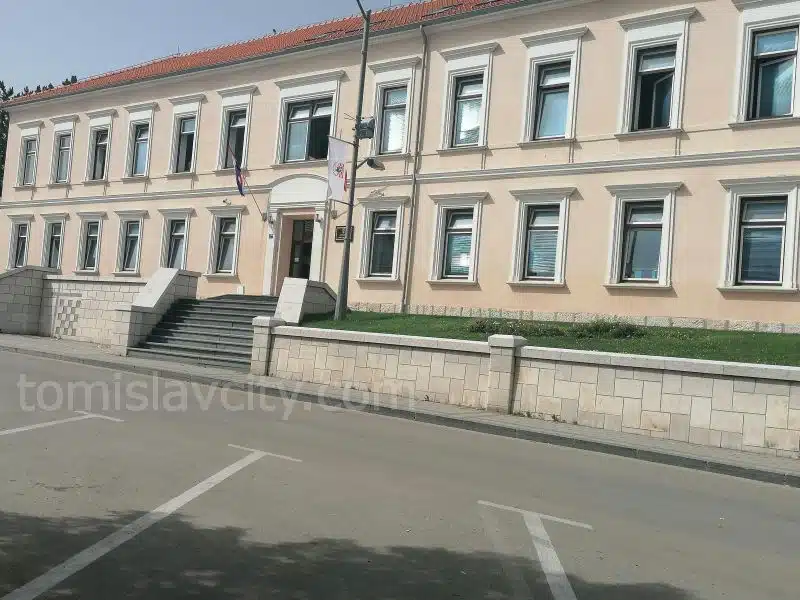 Javni oglas o prodaji neizgrađenog gradskog i ostalog građevinskog zemljišta u vlasništvu i posjedu Općine Tomislavgrad putem licitacije