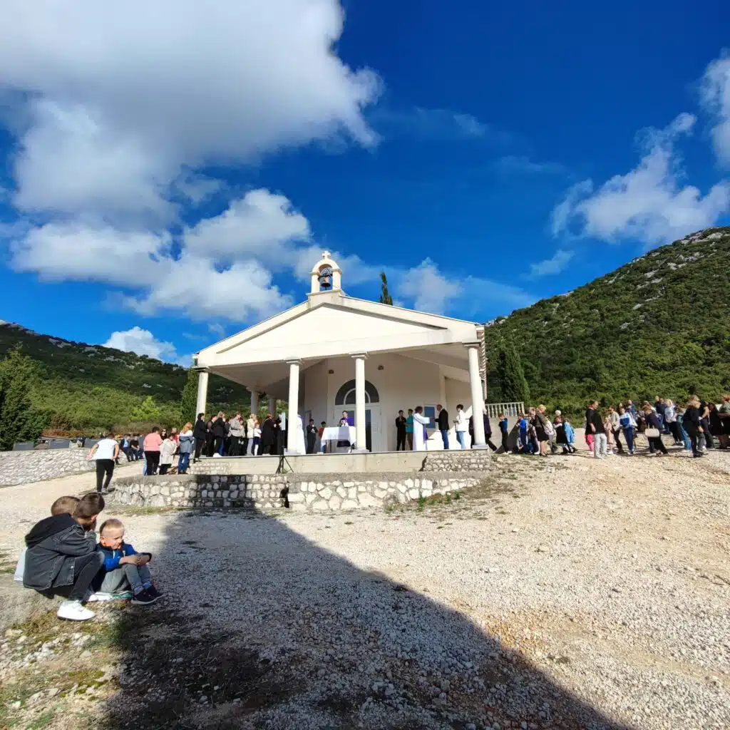 Raspored misa i molitvi po grobljima u župi Gospe od Zdravlja Neum