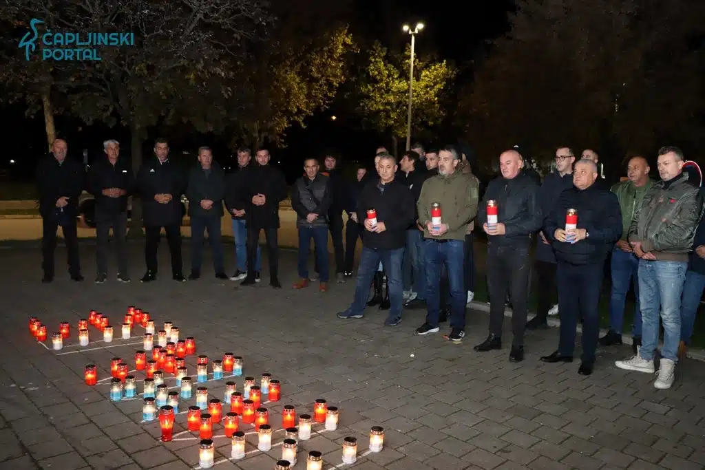 FOTO | Kod murala generala Praljka zapaljene svijeće povodom 8. godišnjice njegove smrti