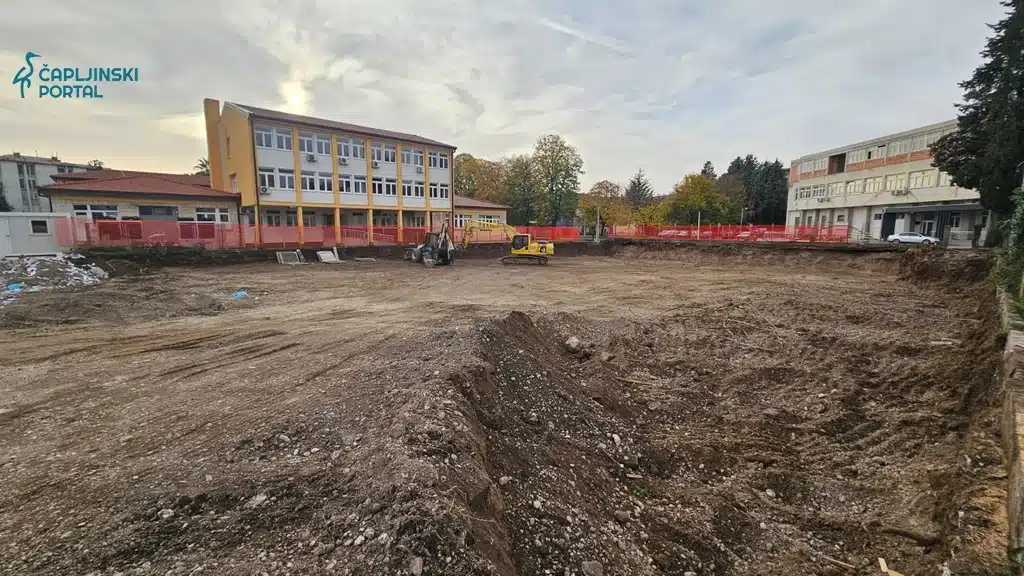 FOTO | U tijeku iskopi za podzemne garaže novog pastoralno-edukacijskog centra u Čapljini