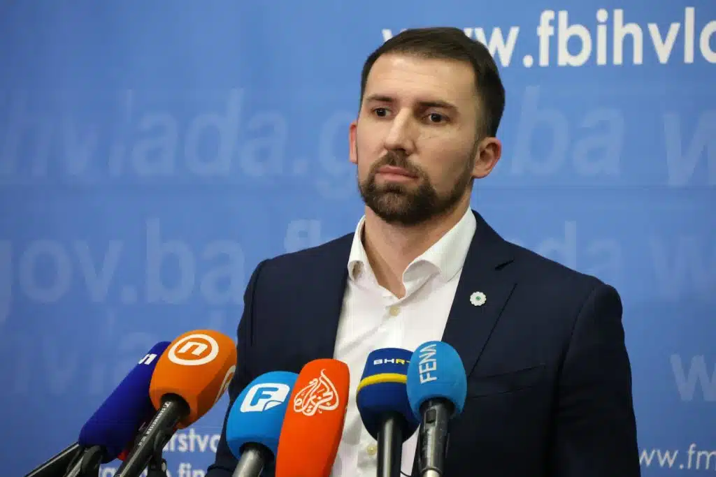 Ministar Delić upozorava da zbog zloupotrebe bolovanja ispaštaju zaposlenici koji su zaista bolesni