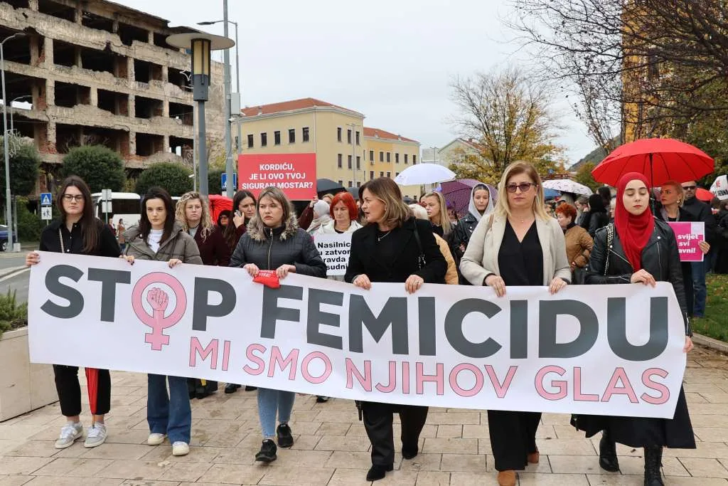 Mirna protestna šetnja u Mostaru: Građani ukazali na problem femicida i nasilja nad ženama
