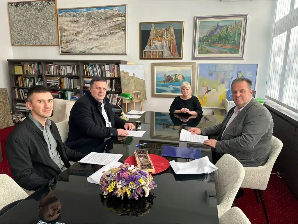 Načelnik Dragan Jurković potpisao ugovor za Uređenje sportske infrastrukture na području općine Neum