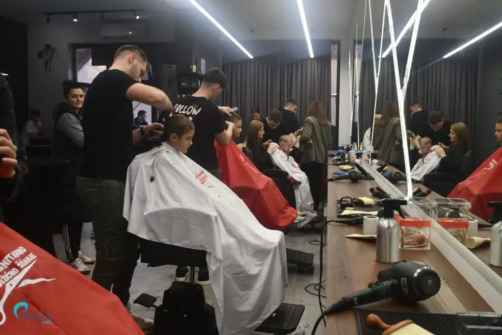 FOTO/VIDEO Humanitarno božićno šišanje u Posušju ponovno okupilo velik broj građana