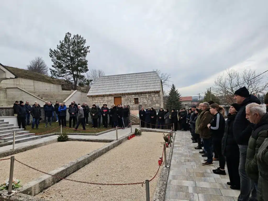 Groblje spaljenih na Lugu: Molitva za tragično stradale mještane