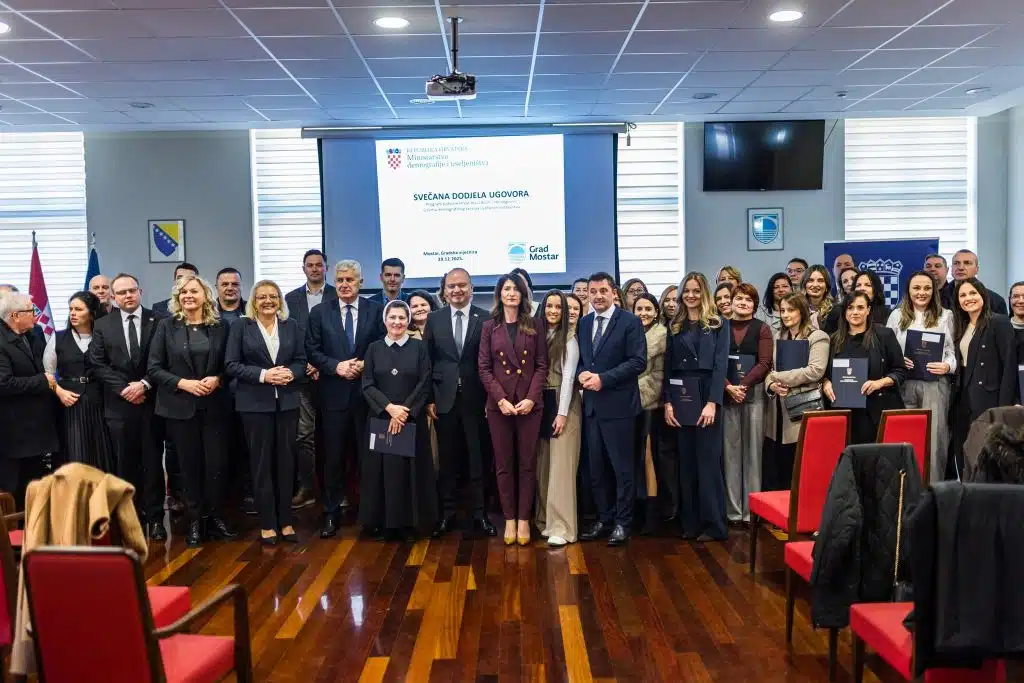 U Mostaru održana dodjela potpore Hrvatima u BiH za demografski razvoj: Program vrijedan 1,4 milijuna eura obuhvaća 40 projekata