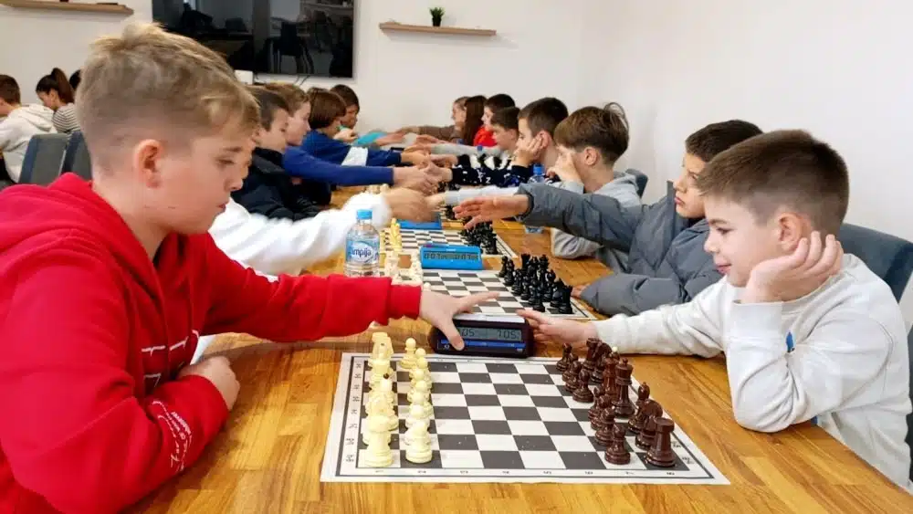 Ivan Ćorić i Boris Jonlija pobjednici Božićnog kadetskog i juniorskog šahovskog turnira u Čerinu
