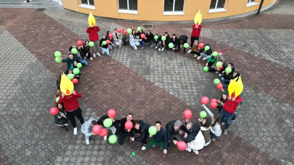 Maturanti SŠ dr. fra Slavka Barbarića izradili „živi adventski vijenac“