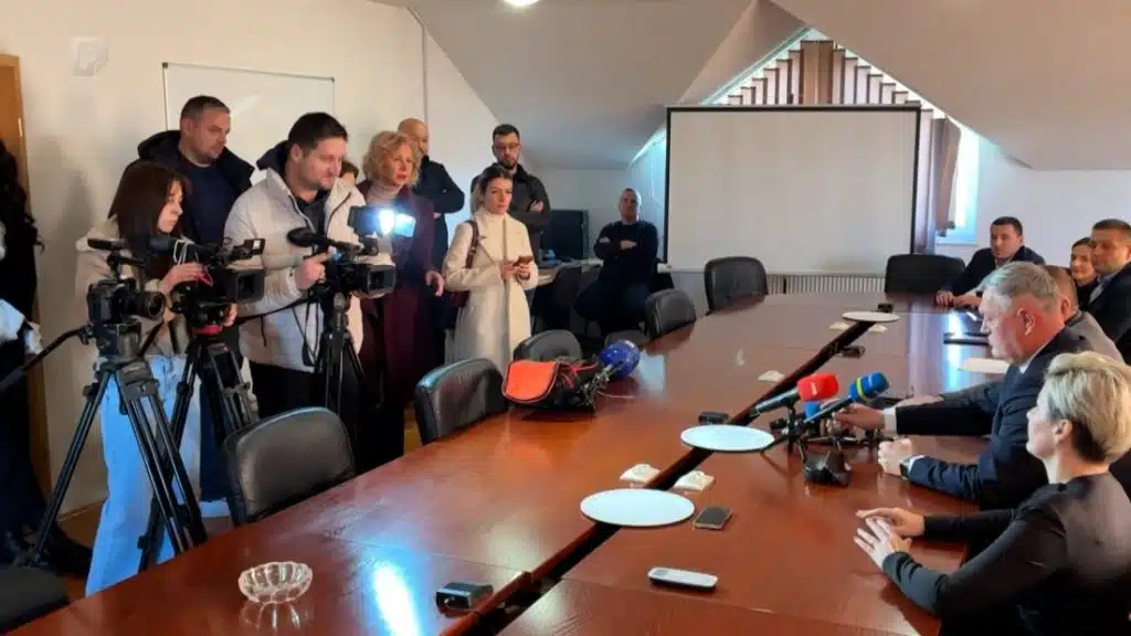 VIDEO / Zdravstvene institucije u HBŽ i dalje pod blokadom – traži se rješenje