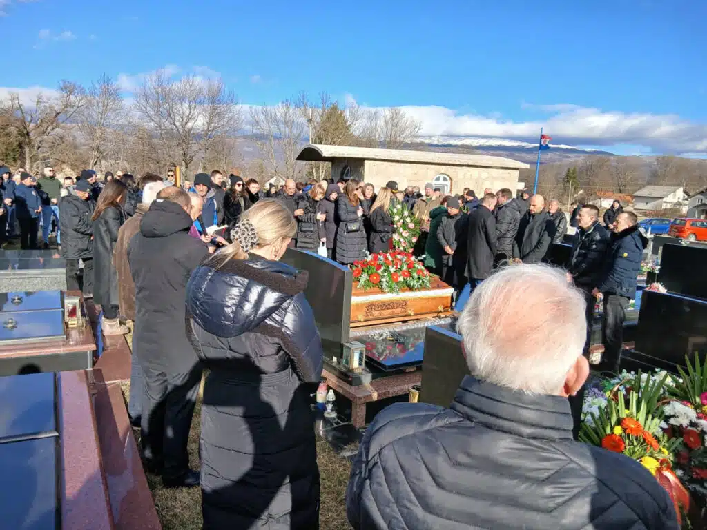 U Livnu pokopana majka vukovarskog heroja, njena fotografija obišla je svijet