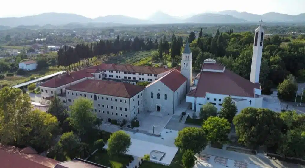 Crkva na Humcu:Jubilarna crkva sa duhovnom dobrobiti