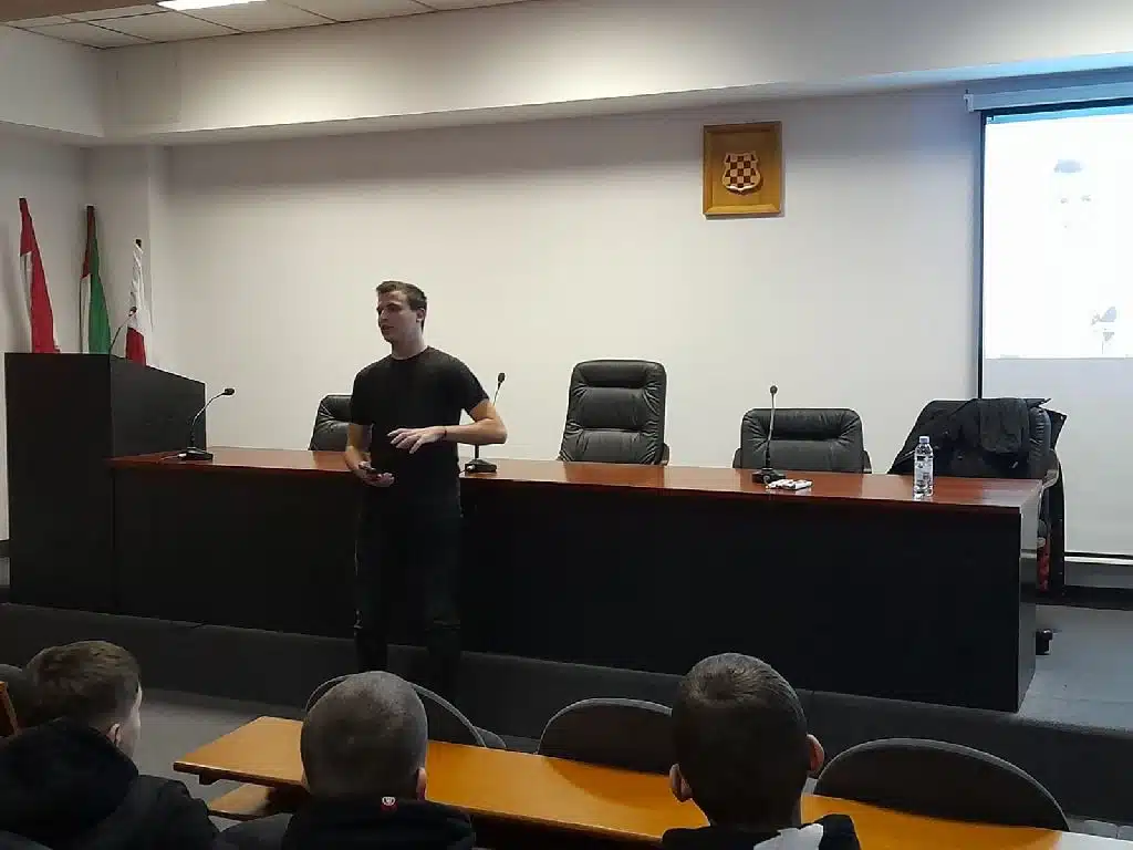„Učenje u doba AI-a“: predavanje o NotebookLM-u okupilo brojne zaljubljenike u znanje
