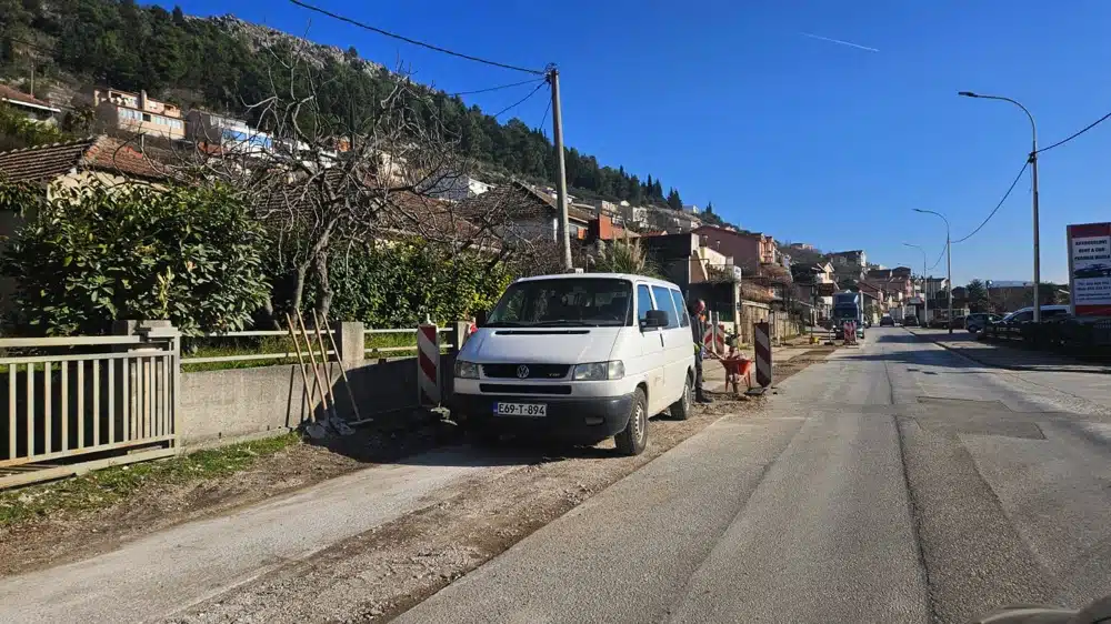Rokovi probijeni, radovi nezavršeni: Mještani Ulice hrvatskih branitelja i dalje u prašini i blatu