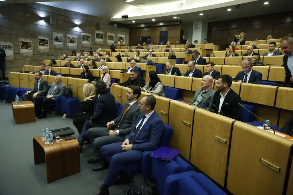 Dom naroda F BiH usvojio izmjene Zakona o MIO: Novi izračun minimalne mirovine i nova formula za usklađivanje