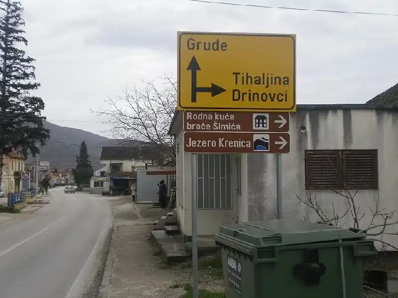 Mali heroji u Hercegovini spriječili tragediju: Petero djece spasilo starijeg muškarca iz smrtonosne jame