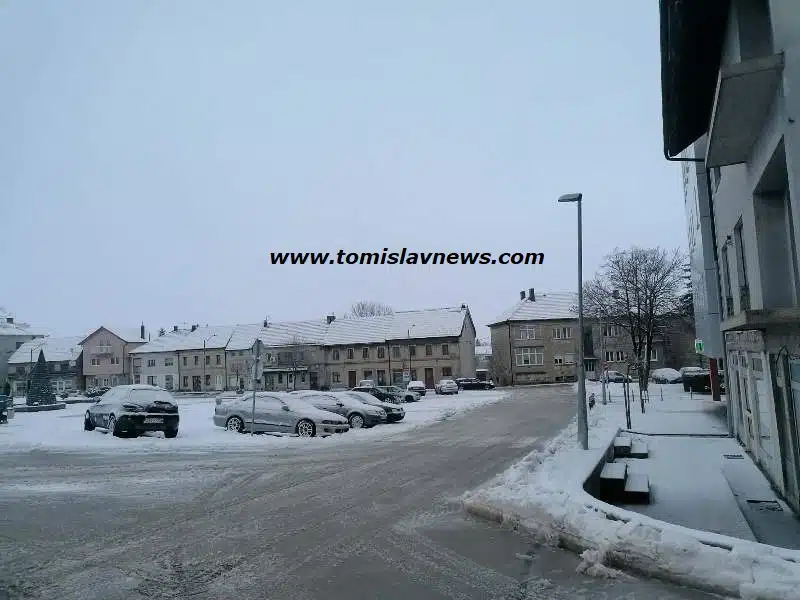 FOTO/VIDEO: DOBRO vam oblačno, hladno i snježno jutro iz Tomislavgrada!