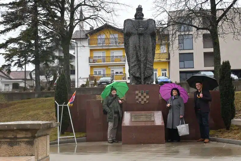 FOTO: Dopredsjednica HŠD-a Mandica Dasović i tajnik HŠD-a Oliver Vlainić u posjetu Tomislavgradu i okolici