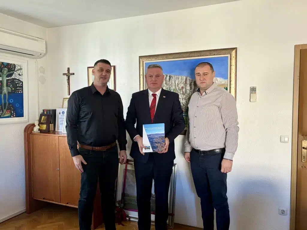 Izdana monografija povodom 30. obljetnice djelovanja Hrvatskog šumarskog društva u FBiH
