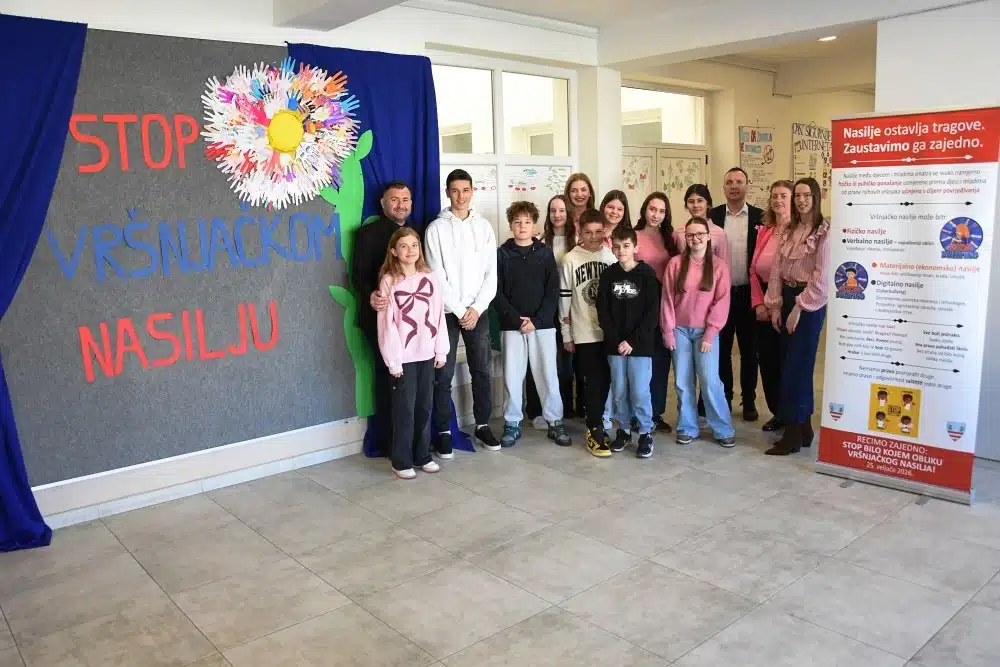 U školama na području općine Čitluk postavljeni edukativni baneri protiv vršnjačkog nasilja