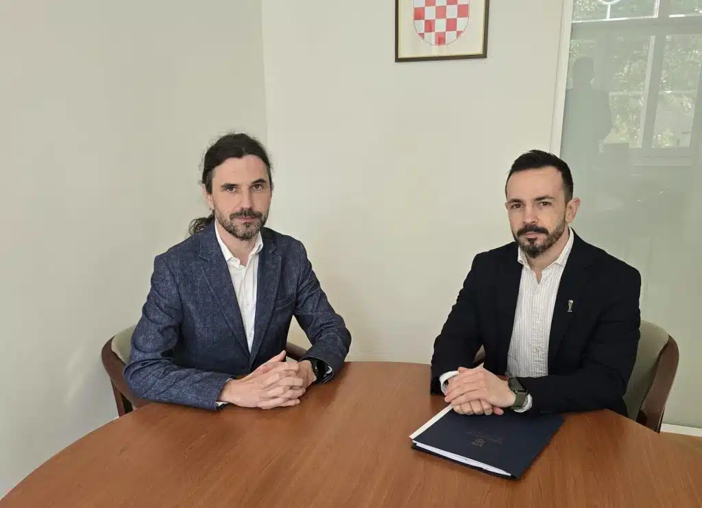 Direktor Uprave za pitanja branitelja HBŽ Krešimir Tabak i državni tajnik RH Dario Tišov o programima potpore