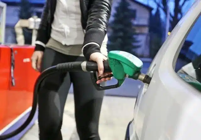 Izvjesno je da će cijena goriva prijeći psihološku granicu od 3 KM: Što nas čeka u ponedjeljak?