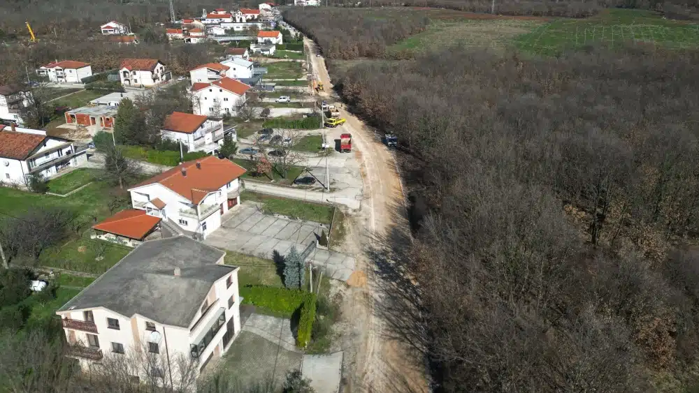 OBAVIJEST Radovi i privremena regulacija prometa na dionici Tromeđa – Služanj
