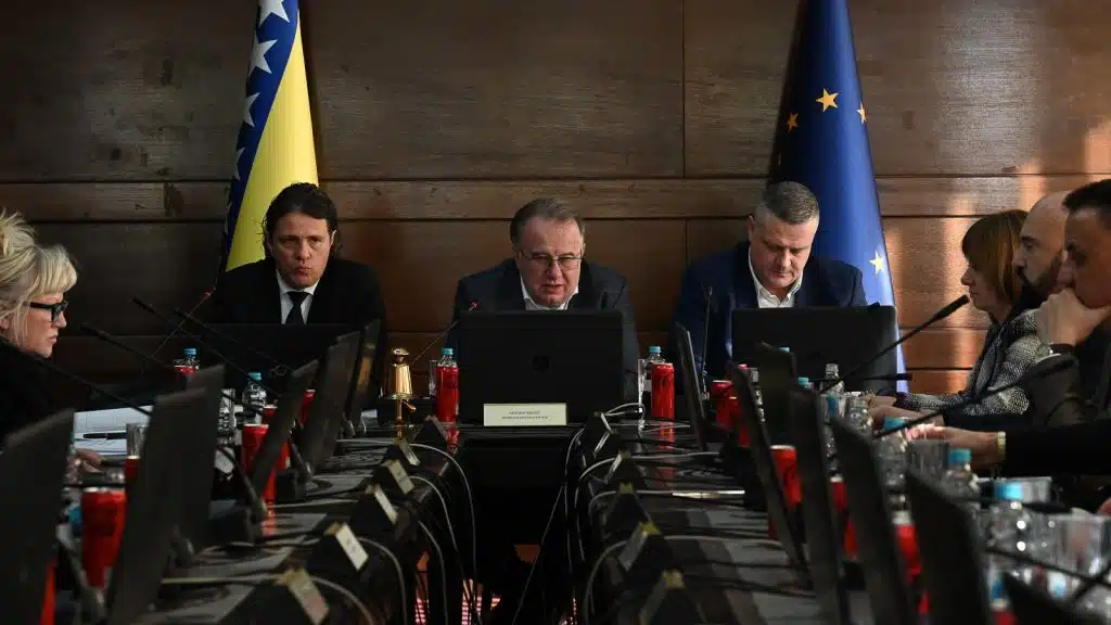 Vlada FBiH usvojila šest programa: 7 milijuna KM za socijalnu zaštitu, umirovljenike i sigurne kuće u FBiH