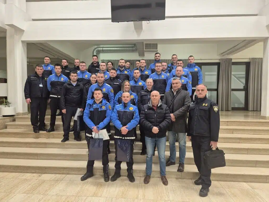 Deset policijskih službenika MUP-a HBŽ-a10 uspješno završilo tečaj prometne policije u Zagrebu