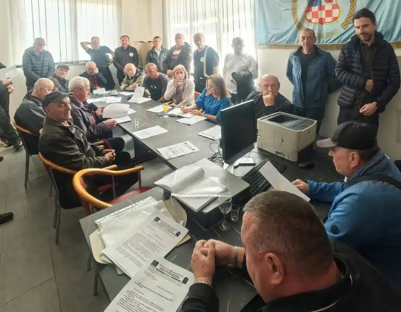 FOTO: Danas je u Tomislavgradu održana IX. Izvještajno – izborna sjednica Skupštine Zajednice udruga HVIDR-a HVO HBŽ, izabran novi predsjednik