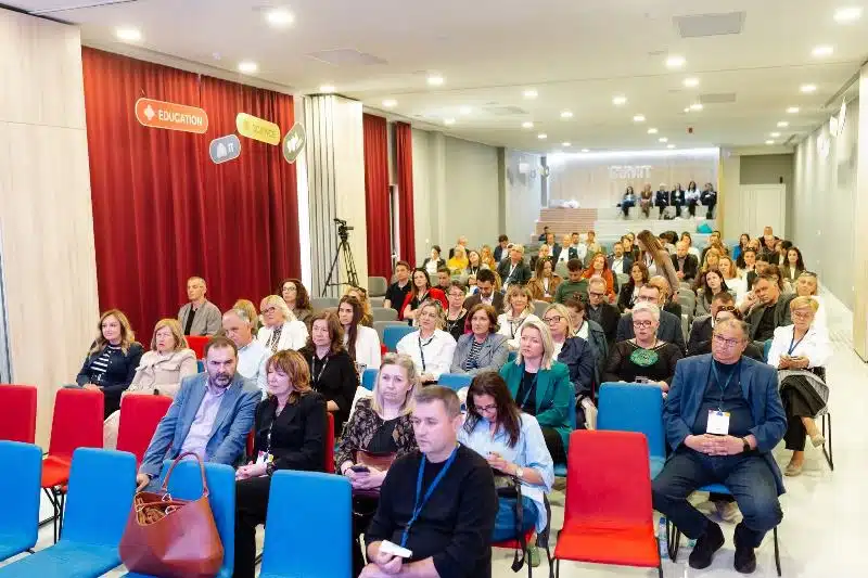 FOTO: Osnovna škola Ivana Mažuranića iz Tomislavgrada na četvrtoj međunarodnoj konferenciji MoStart 2026.- Inovativni spoj tradicije i digitalne budućnosti