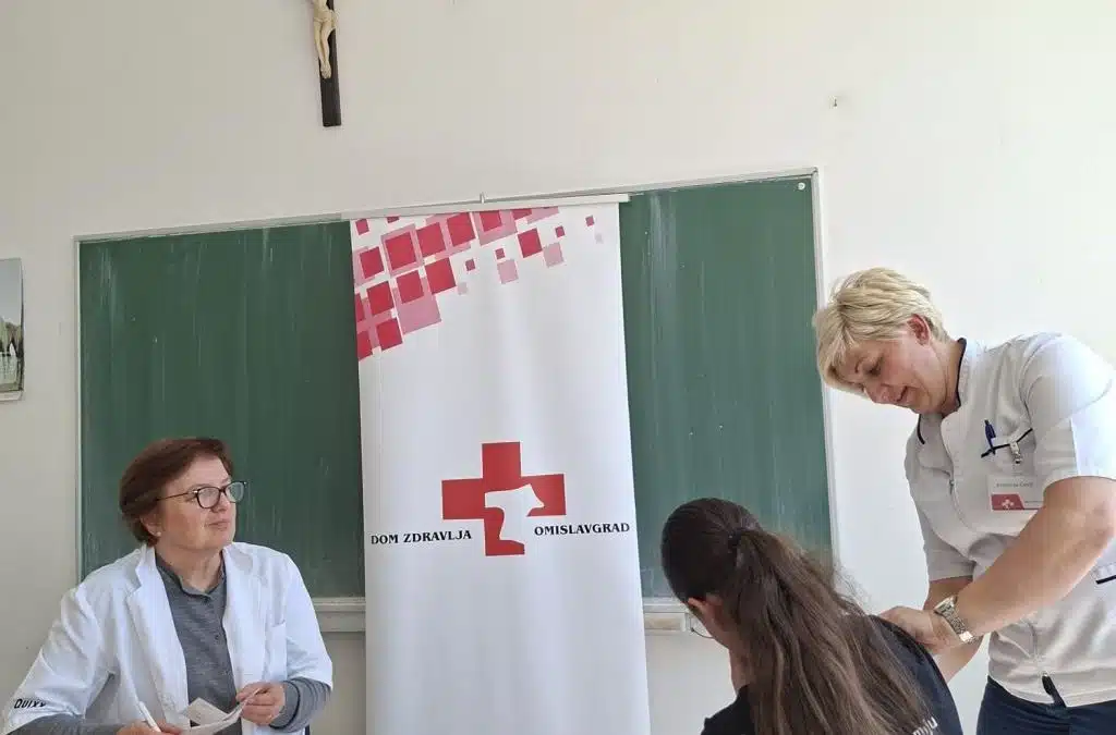 Obilježavanje Europskog tjedna imunizacije: U OŠ Ivana Mažuranića Tomislavgrad provedeno redovito cijepljenje učenika osmih razreda