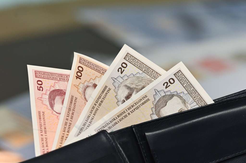 Od 1.000 do 1.500 KM za jednu večer: Je li matura u BiH postala luksuz koji zahtijeva kredit?
