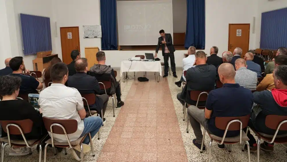 Dr. Goran Glamuzina u Čerinu održao stručno predavanje o geoarheološkim atrakcijama Brotnja