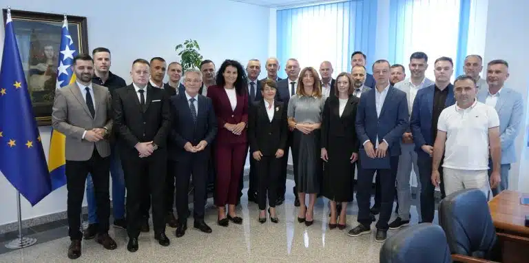 Više od 21 milijun KM za cestovnu infrastrukturu: Ministrica Katić potpisala sporazume s korisnicima sredstava