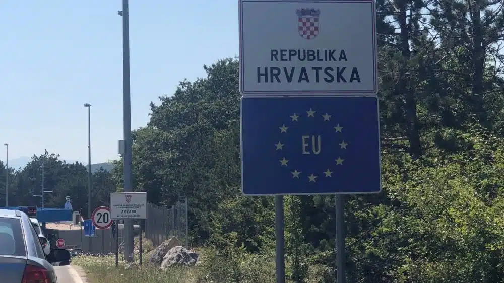 Više od 8 sati čekanja na izlazu iz BiH: Novi EES sustav stvorio neviđene gužve na granicama