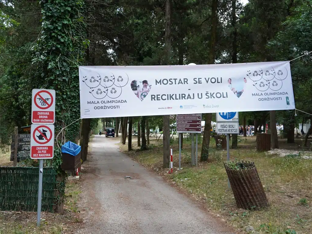 Gradonačelnik Kordić na ‘Maloj olimpijadi održivosti’, središnjoj manifestaciji projekta „Mostar se voli – recikliraj u školi’