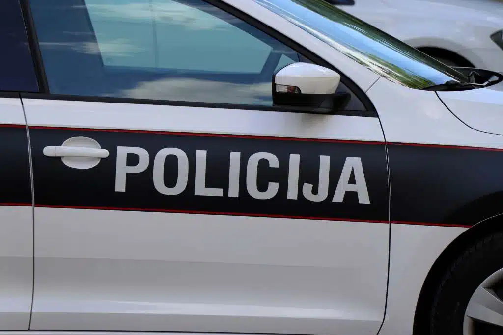 Livno / Prilikom alkotestiranja izvadio iz džepa drogu i odbacio pored vozila