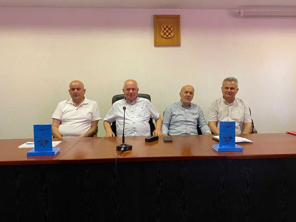 Mijo Tokić ponovno dirnuo zavičaj u srce: predstavljena nagrađena zbirka pjesama (foto/video)