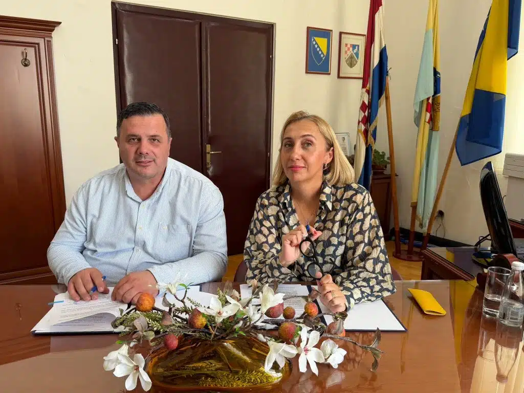 Načelnik Dragan Jurković i ministrica okoliša i turizma Nasiha Pozder potpisali ugovor za projekt za unapređenje zaštite okoliša