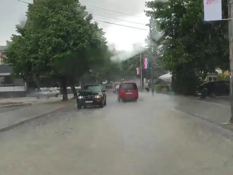 Stiže promjena vremena: Nakon sunčane srijede slijede kiša, pljuskovi i moguća tuča