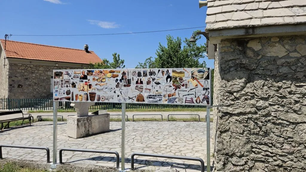 Širića Brig dobio jedinstven pano s više od 130 starih hercegovačkih predmeta