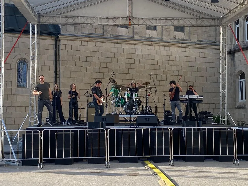 U tijeku je koncert Hrvatskih ruža ispred tomislavgradske spomen-bazilike
