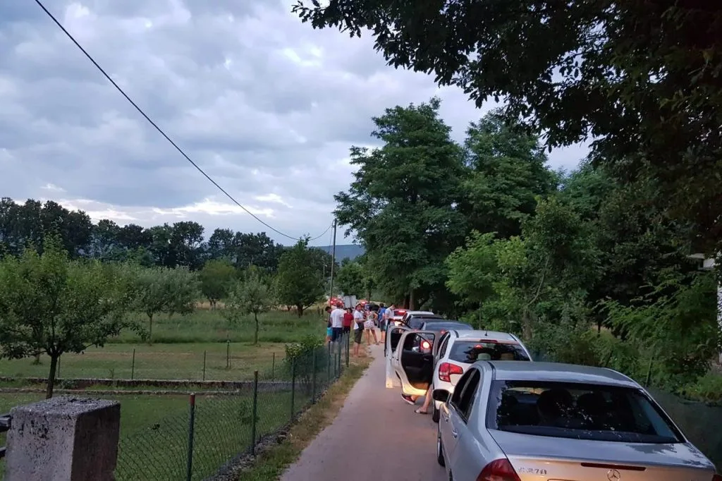 Apel iz Vinjana Gornjih: Kaos na malograničnom prijelazu – smeće na sve strane